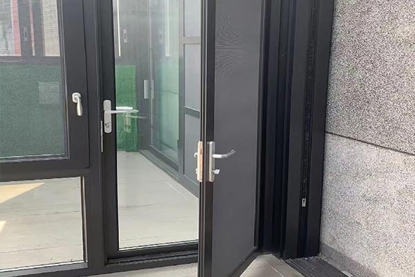 Què són les finestres i les portes d'alumini?